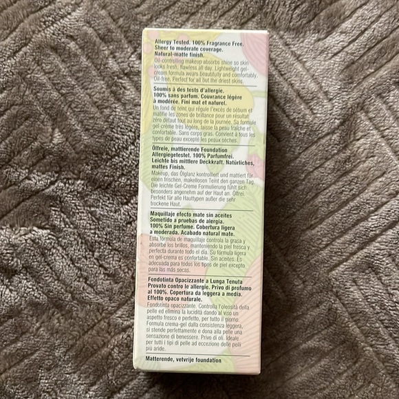 Clinique stay matte oil free makeup “8 golden neutral” shade - Picture 2 of 6